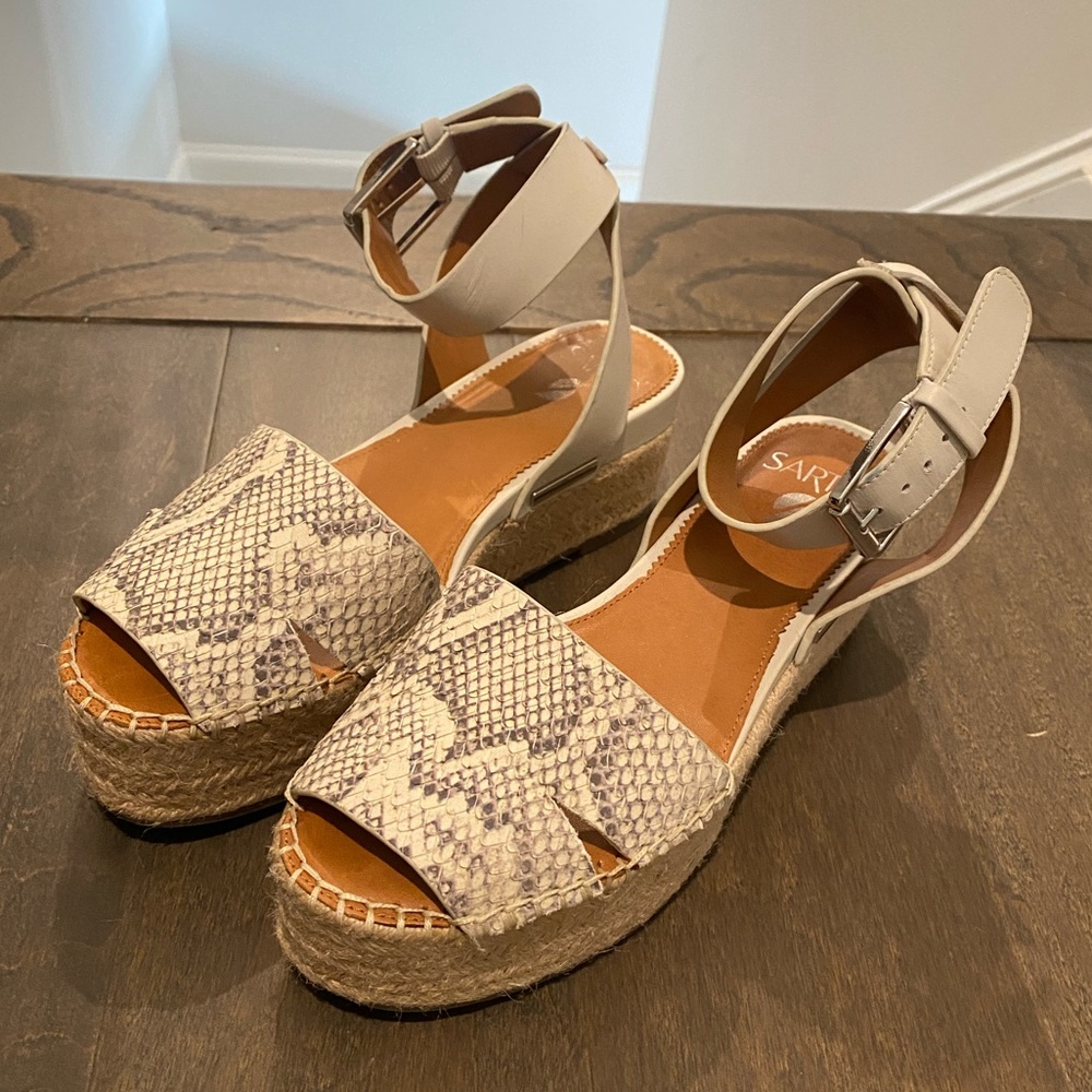 LIKE NEW! Sarto cream snakeskin espadrille platform sandal - 7.5